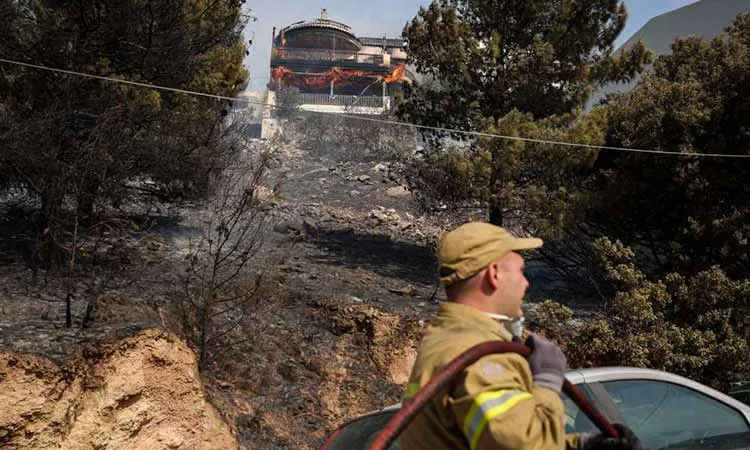 Πυρκαγιά στη Βούλα: Πόσες χιλιάδες στρέμματα η καμένη γη σε Γλυφάδα- Βούλα- Βάρη