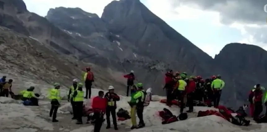 Δυστύχημα στις Άλπεις: 6 νεκροί και 10 αγνοούμενοι από χιονοστιβάδα