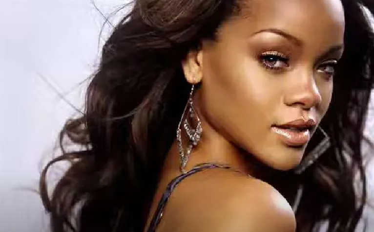 Rihanna: Το μεγαλύτερο μέρος της περιουσίας της δεν προέκυψε από τη μουσική