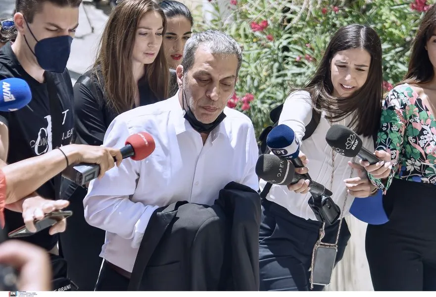 Θέμης Αδαμαντίδης: Μεταφέρθηκε στον Εισαγγελέα - Εκνευρισμένος με τους δημοσιογράφους