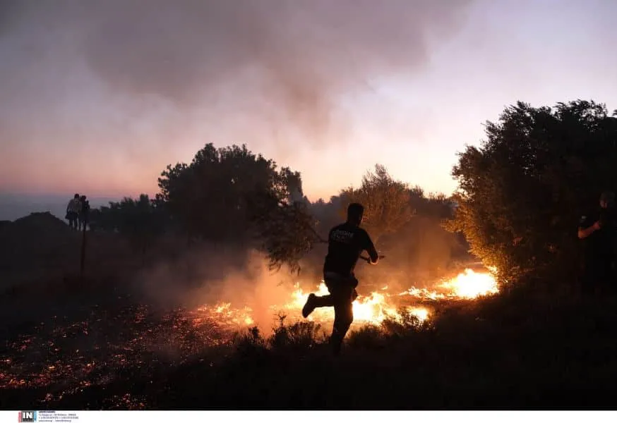 Φωτιά τώρα στα Άνω Λιόσια - Έκλεισε η περιφερειακή Αιγάλεω