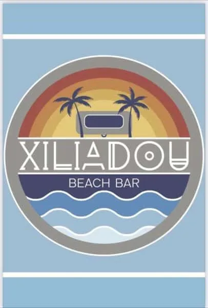 Xiliadou Beach Bar στην παραλία Χιλιαδού στην Ναύπακτο
