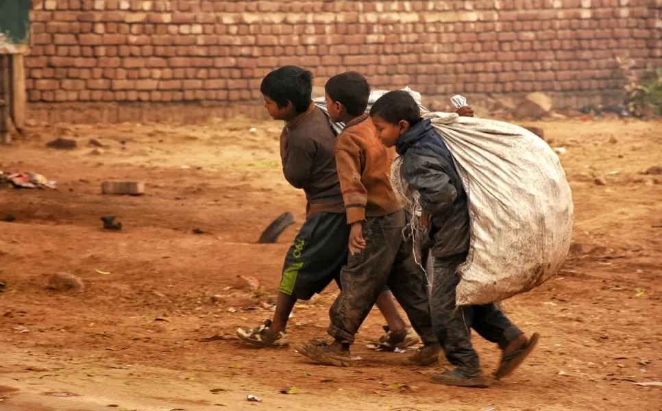 ΟΗΕ: Συγκλονίζει ο αριθμός των ανθρώπων που ολίσθησαν στη φτώχεια το τελευταίο τρίμηνο