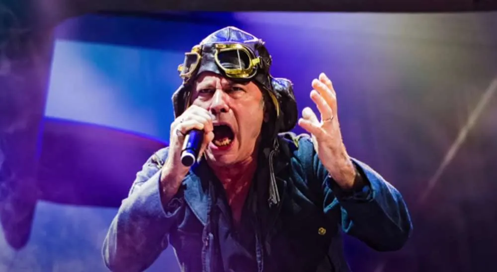 Συναυλία Iron Maiden στο ΟΑΚΑ: Ο Dickinson τα έχωσε σε οπαδό που άναψε καπνογόνο και αποχώρησε από τη σκηνή