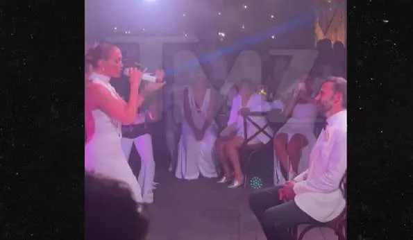 Η Jennifer Lopez τραγούδησε και χόρεψε για τον Ben Affleck στο πάρτι του γάμου τους (ΒΙΝΤΕΟ)