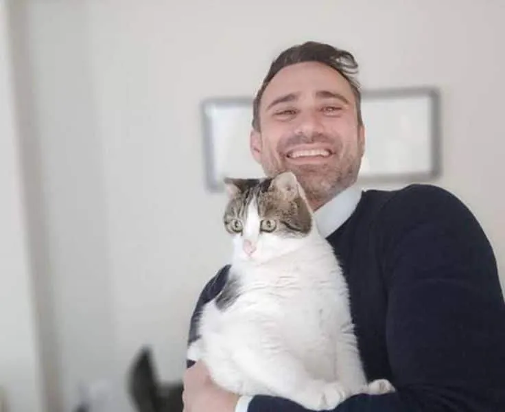 Γιώργος Καπουτζίδης: «Δεν θα ενταχθώ σε κανένα κόμμα, ανήκω στις γάτες μου»