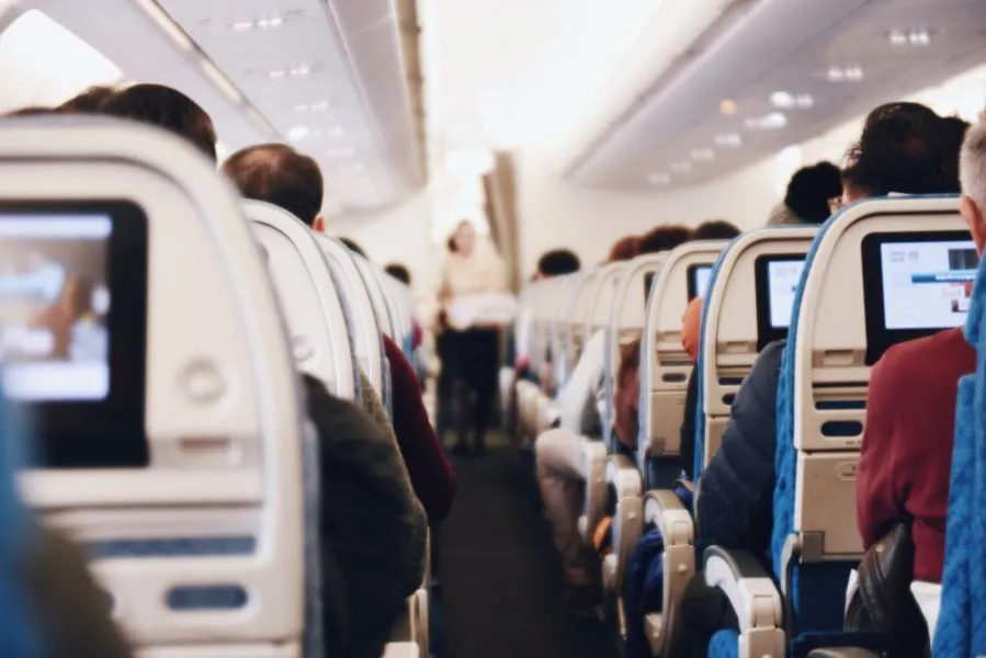 Ποια είναι η ασφαλέστερη θέση σε ένα αεροπλάνο;