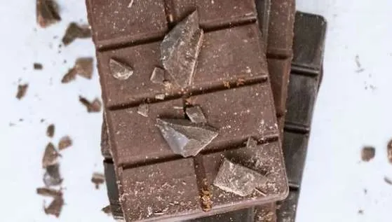 Νέα επιστημονική μελέτη απογοητεύει τους «φίλους» της σοκολάτας