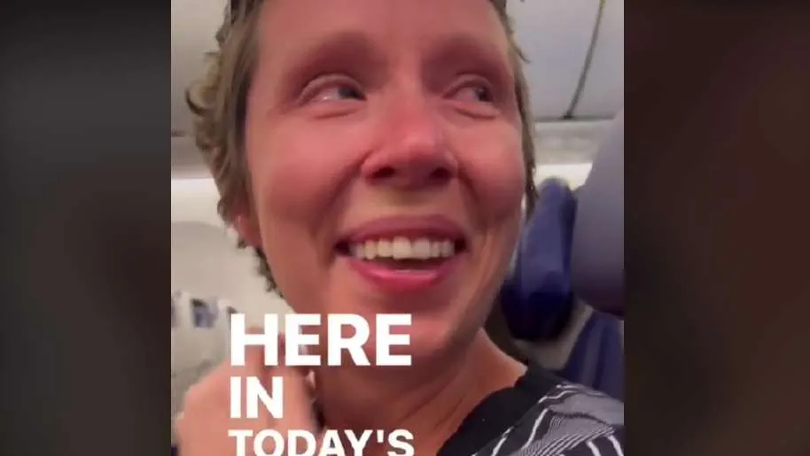 Πιλότος καλωσόρισε σε πτήση μια γυναίκα που νίκησε τον καρκίνο του μαστού