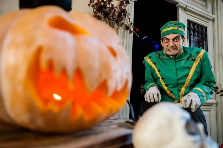 Το Athens Hall of Horrors σκόρπισε τον τρόμο στην πόλη με μια θεαματική Halloween εκδήλωση