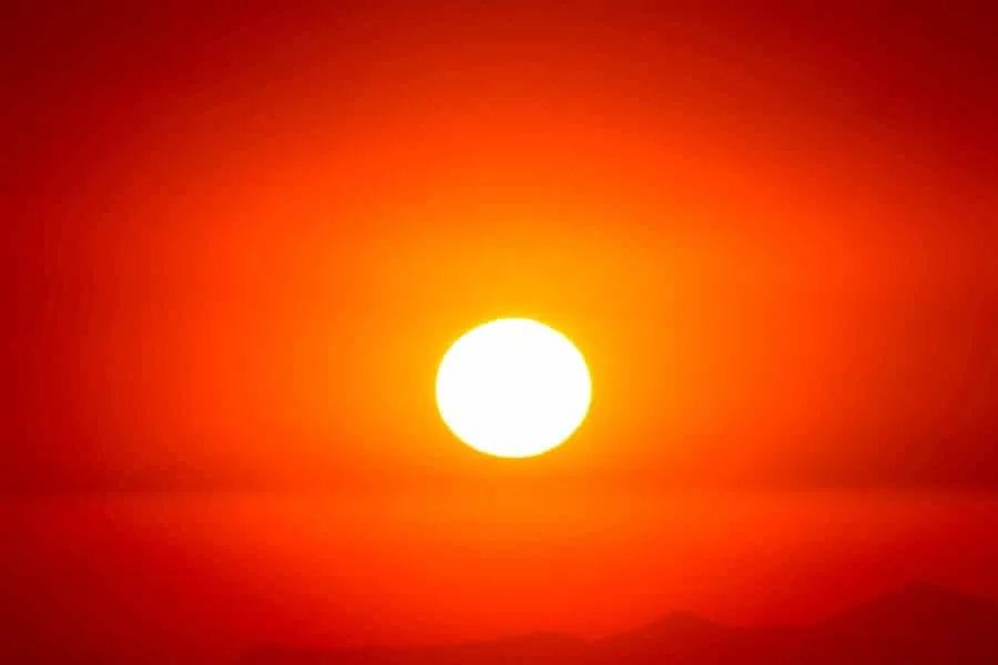 NASA: Μία νέα εικόνα αποθανάτισε τον Ήλιο να... χαμογελάει! (ΦΩΤΟ)
