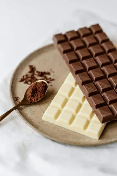 Πώς πρέπει να τρώτε τη σοκολάτα: Η θερμοκρασία, η ώρα και ο ορθός τρόπος κατανάλωσης