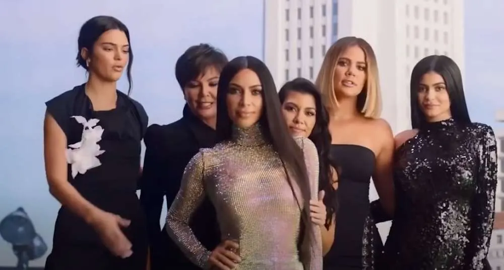 TikTok: Viral έγινε video που δείχνει πώς θα ήταν η οικογένεια Kardashians-Jenner χωρίς πλαστικές