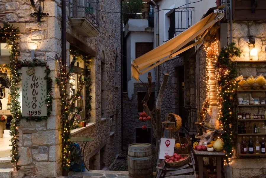 Χριστούγεννα 2022: Πέντε ιδανικοί προορισμοί στην Ελλάδα για γιορτινές αποδράσεις