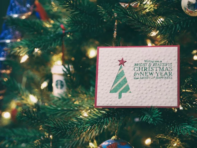 Χριστούγεννα 2022: Τέσσερα sites για να στείλεις υπέροχες online γιορτινές κάρτες στο λεπτό!