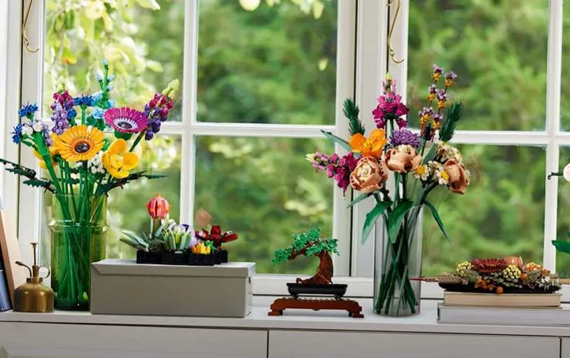 Lego: Δημιουργεί μπουκέτα με λουλούδια χρησιμοποιώντας εκατοντάδες τουβλάκια (ΕΙΚΟΝΕΣ)