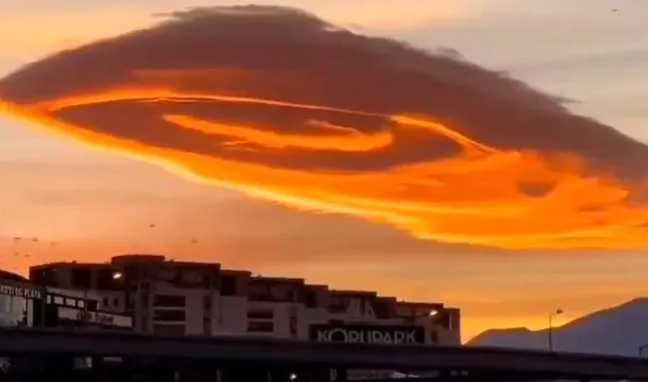 Τουρκία: Σύννεφο «UFO» σκέπασε την Προύσα (ΕΙΚΟΝΕΣ)