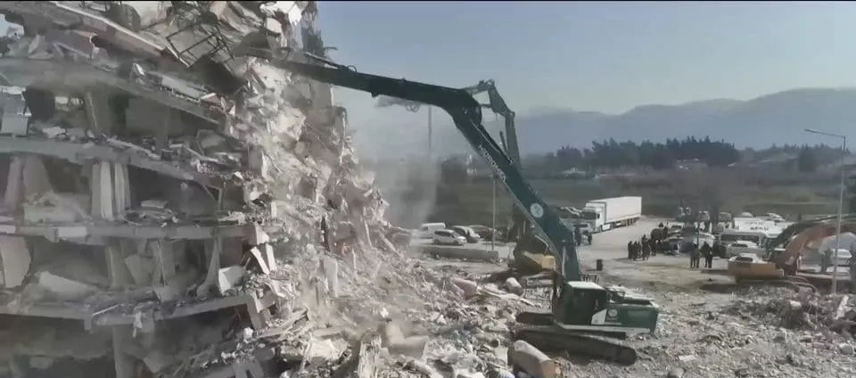 Σεισμός Τουρκία: 18χρονος βγήκε ζωντανός από τα ερείπια μετά από 198 ώρες!