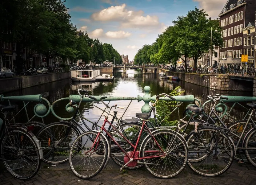 Άμστερνταμ: «Πόρτα» στους έξαλλους Βρετανούς τουρίστες