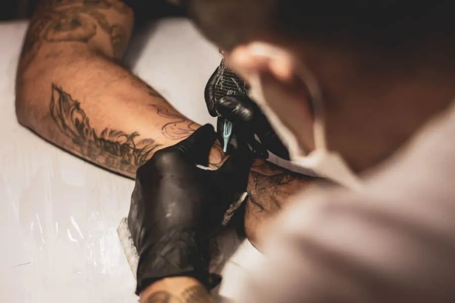 Τατουάζ: Πώς επηρεάζουν το ανοσοποιητικό μας σύστημα;