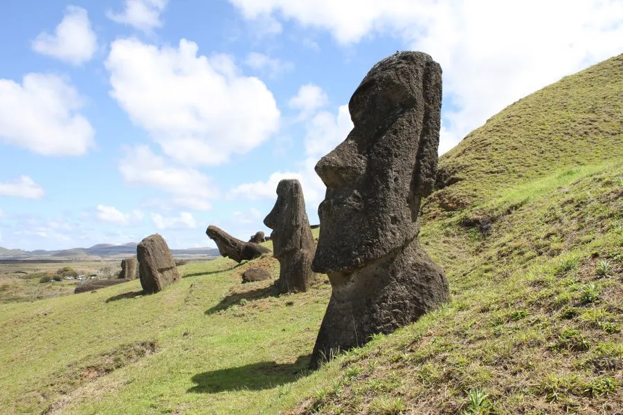 Νησί του Πάσχα: Βρέθηκε νέο άγαλμα Moai - Ήταν βυθισμένο εδώ και δύο αιώνες