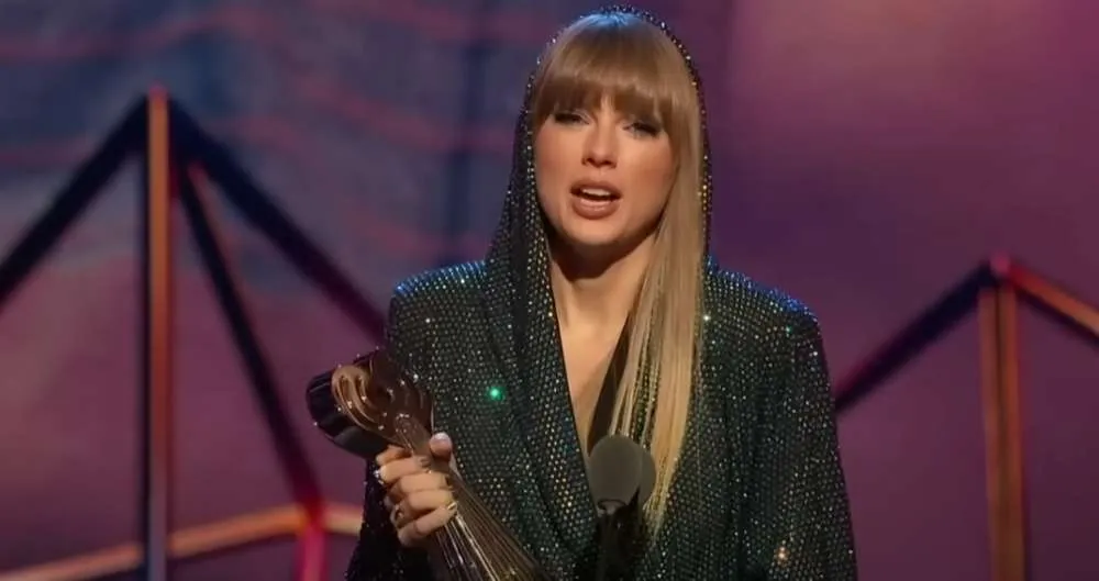 iHeartRadio Awards 2023: «Σάρωσε» για ακόμα μία φορά η Taylor Swift - Η λίστα με τους νικητές