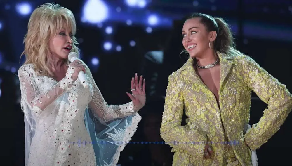 Σχολείο στις ΗΠΑ απαγόρευσε ένα τραγούδι της Miley Cyrus και της Dolly Parton