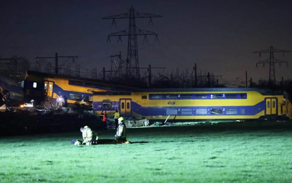 Ολλανδία: Ένας νεκρός και 30 τραυματίες από εκτροχιασμό τρένου