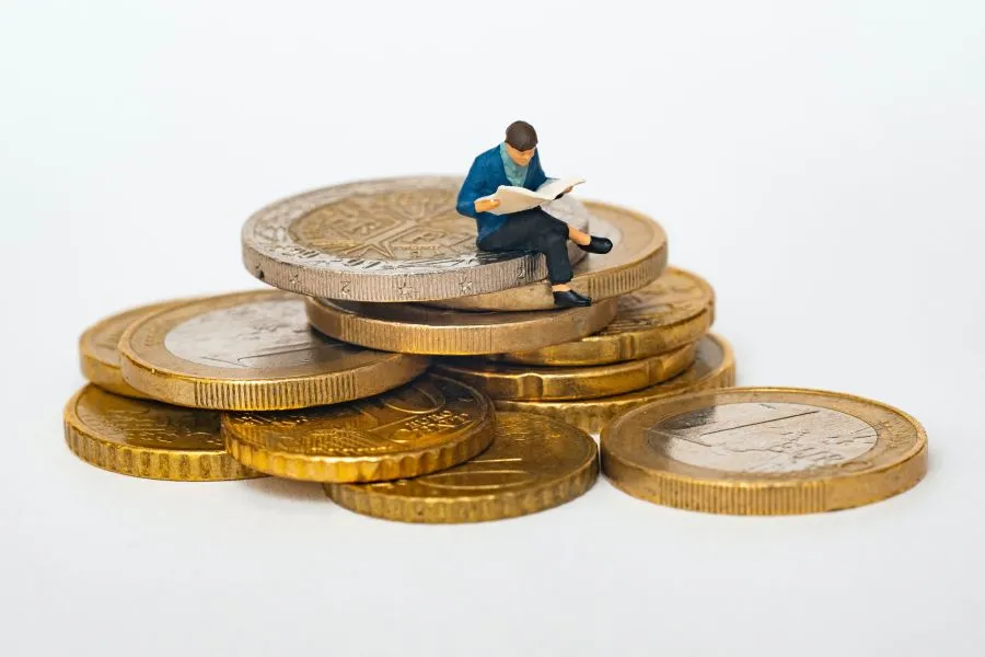 Τέσσερις συμβουλές για να επενδύσετε χρήματα όταν σας περισσεύουν… με το ζόρι