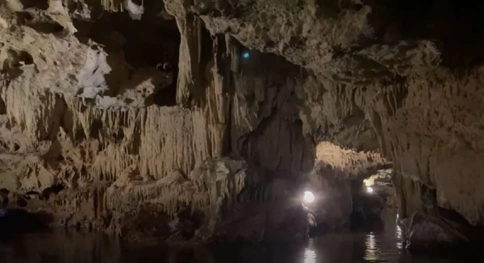 Σπήλαιο Διρού: Ξεναγηθείτε στο φυσικό θαύμα της Λακωνικής Μάνης (ΒΙΝΤΕΟ)