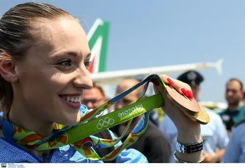 Άννα Κορακάκη: Χρυσό μετάλλιο στα 10μ. του Παγκοσμίου Κυπέλλου του Μπακού