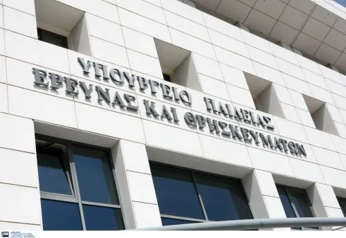 ΥΠΑΙΘ: Αγωγή κατά ΔΟΕ και ΟΛΜΕ για την απεργία στις εξετάσεις της «ελληνικής PISA»