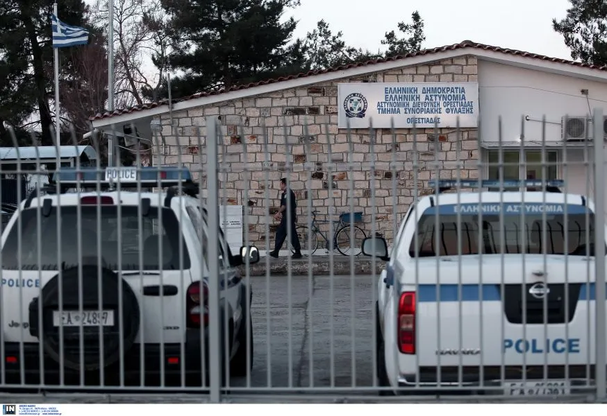 Έβρος: Συνελήφθησαν οι 5 συνοριοφύλακες για εμπλοκή σε κύκλωμα διακινητών