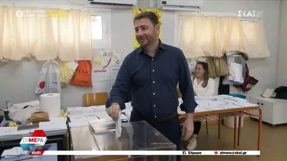 Εκλογές 2023: Ο Νίκος Ανδρουλάκης ψήφισε στο Αρκαλοχώρι - «Να γυρίσουμε την πλάτη στην τοξικότητα»