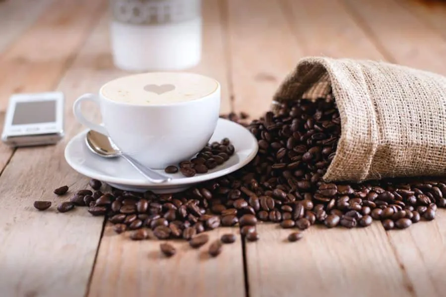 Η άγνωστη ιστορία του καφέ που πίνουμε κάθε πρωί