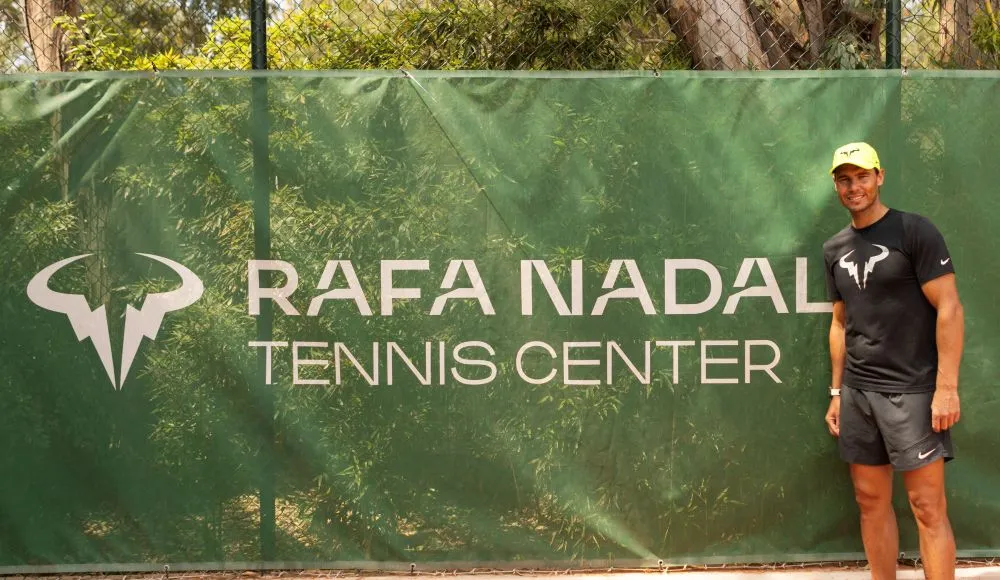 Ο Rafa Nadal στην Ελλάδα: Ο Ισπανός θρύλος του τένις επισκέπτεται το Rafa Nadal Tennis Center στο Sani Resort