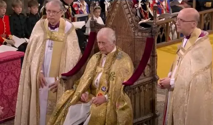Βασιλιάς Κάρολος: Εκνευρίστηκε με cameraman του BBC και διέταξε να το απομακρύνουν από την τελετή στέψης