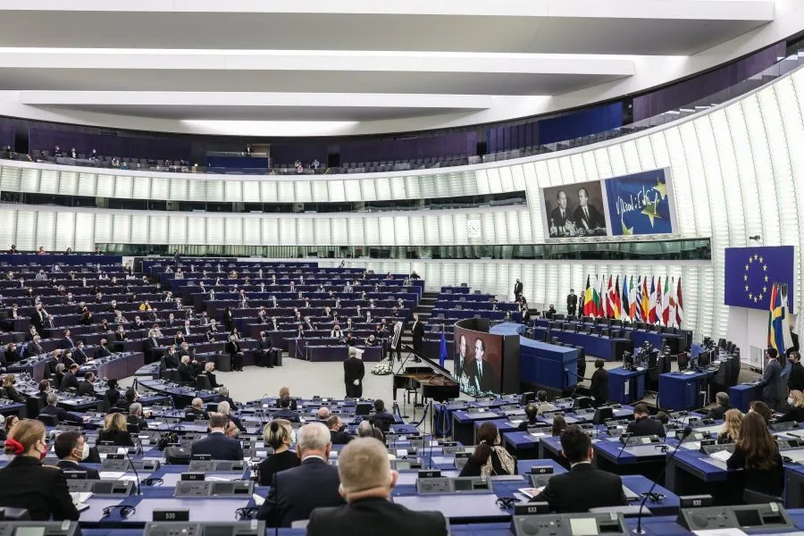 Ευρωβαρόμετρο: Αυξημένο το ενδιαφέρον των πολιτών για τις ευρωεκλογές του 2024