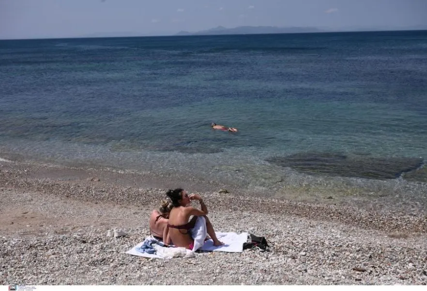 Αττική: Αυτές είναι οι ακατάλληλες παραλίες για κολύμπι από τον Πειραιά μέχρι τη Βουλιαγμένη