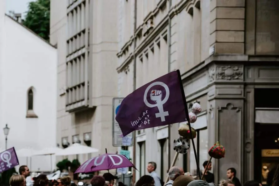 WEF: Βήματα πίσω για την ισότητα των φύλων στον οικονομικό τομέα