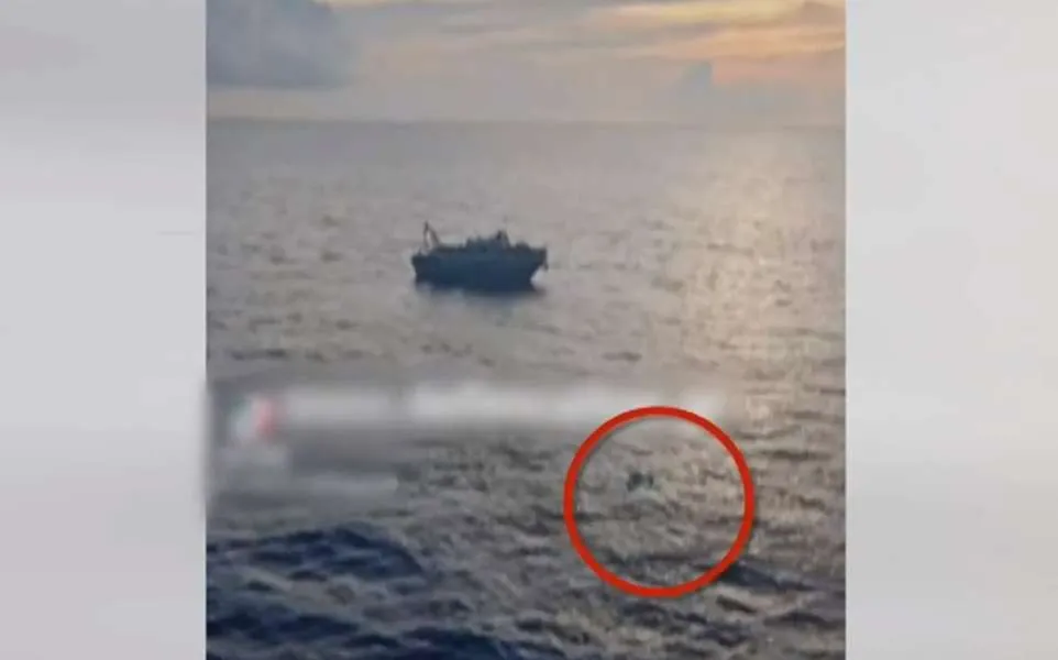 Ναυάγιο στην Πύλο: Βίντεο - ντοκουμέντο λίγο πριν τη βύθιση του πλοίου