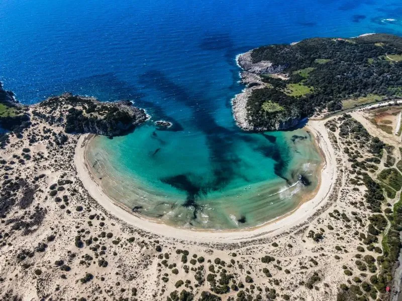 Βοϊδοκοιλιά: Μία από τις ομορφότερες παραλίες της Μεσογείου από ψηλά (ΒΙΝΤΕΟ)