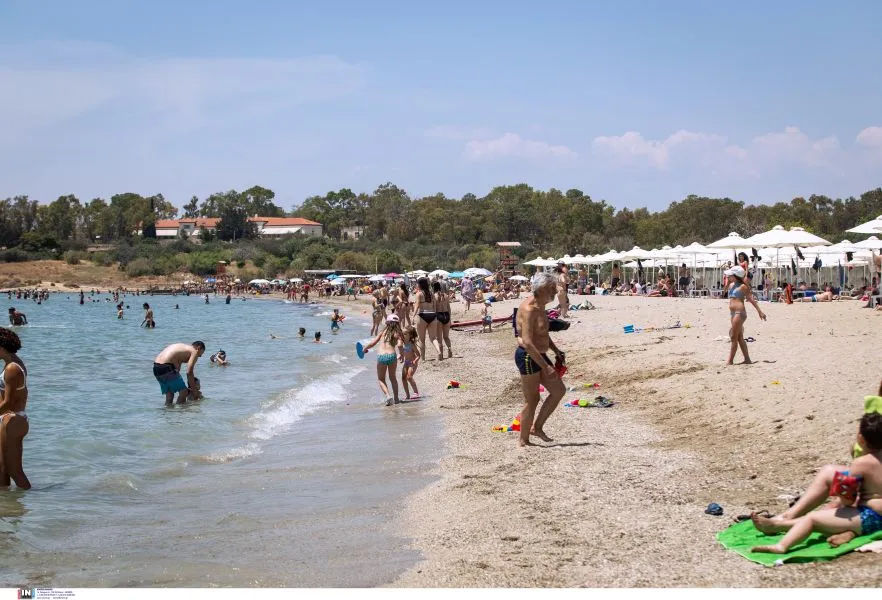 ΑΑΔΕ: Λουκέτο σε γνωστό beach bar στην Βουλιαγμένη λόγω φοροδιαφυγής