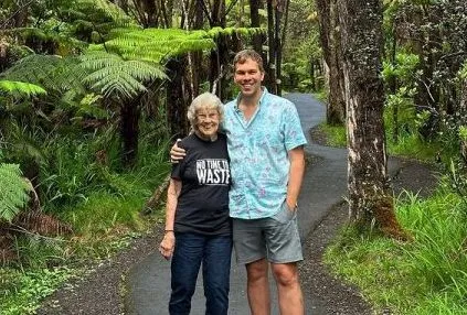 93χρονη γιαγιά επισκέφτηκε μαζί με τον εγγονό της και τα 63 Εθνικά Πάρκα των ΗΠΑ