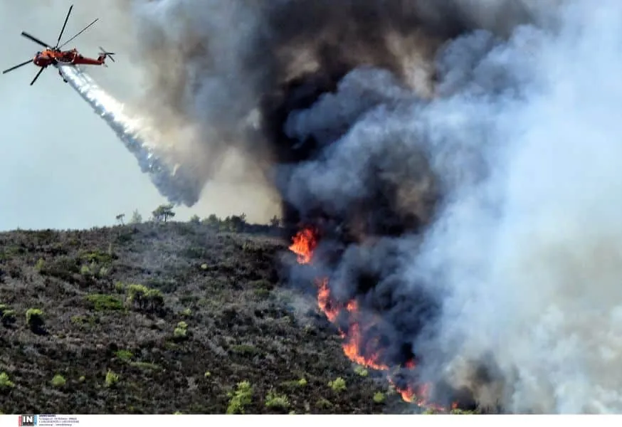 Φωτιά στο Λουτράκι: Μήνυμα του 112 στους κατοίκους και της Νέας Περάμου