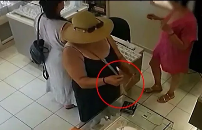 Κρήτη: Προσποιήθηκαν τις πελάτισσες και έκλεψαν κοσμηματοπωλείο κάτω από τη μύτη της πωλήτριας