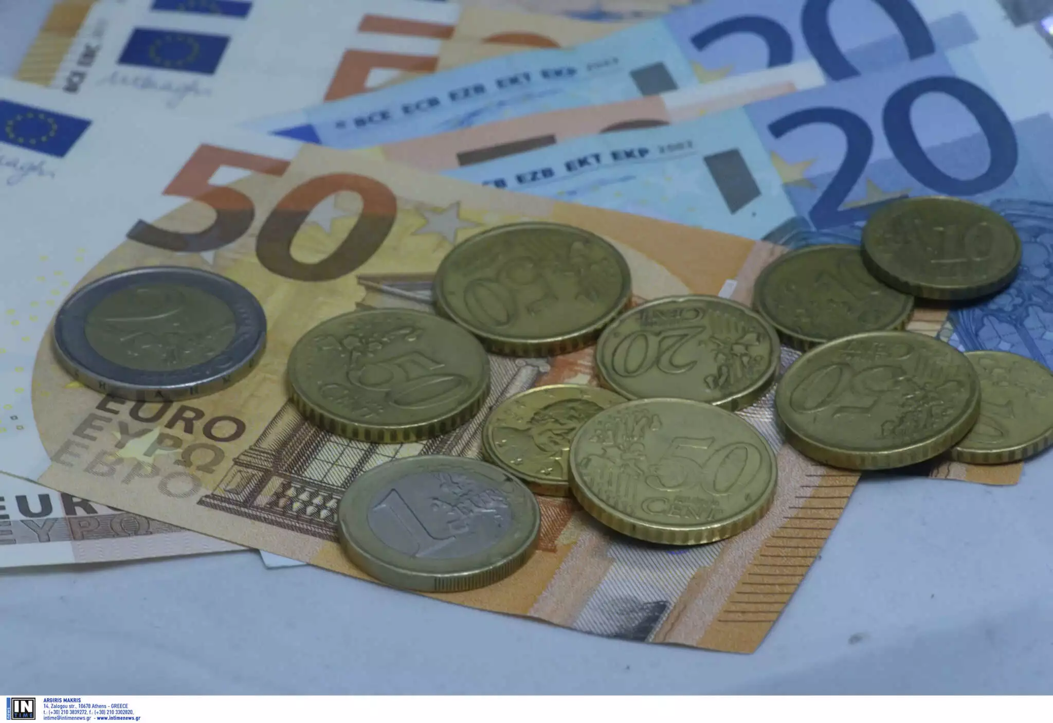 Επίδομα 300 ευρώ: Ξεκινούν οι πληρωμές – Ποιοι είναι δικαιούχοι