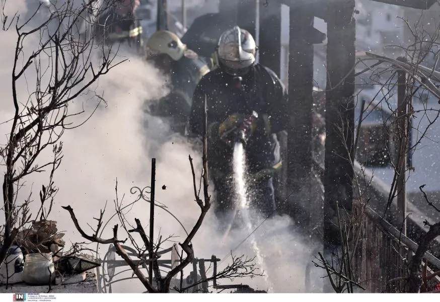 Φωτιά τώρα στο Λουτράκι – 112 για εκκενώσεις οικισμών