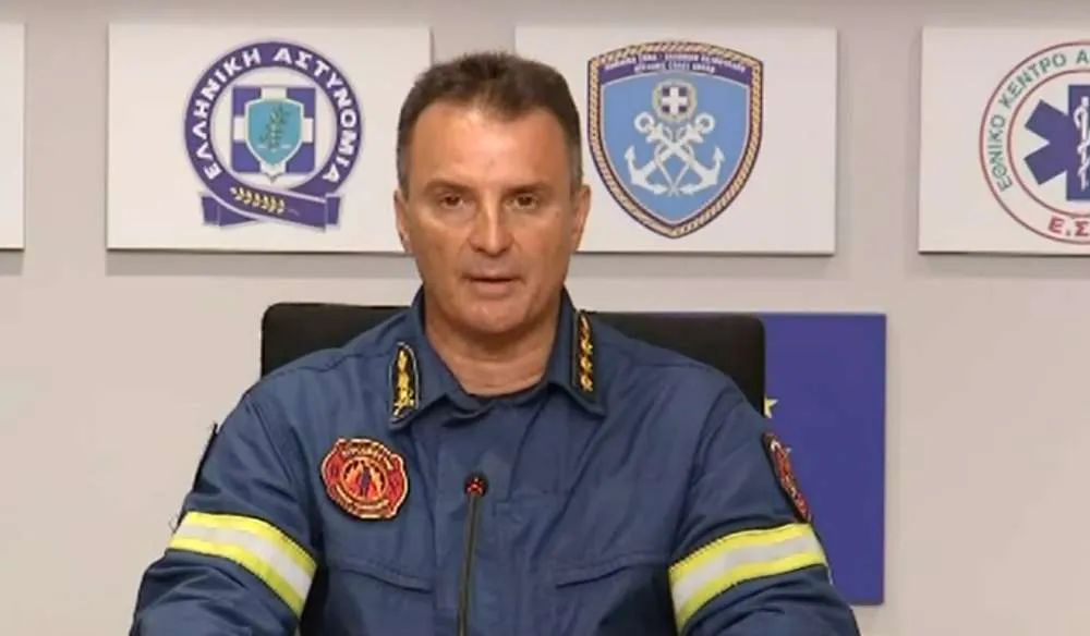 Εκτός ελέγχου οι φωτιές σε Μάνδρα και Λουτράκι - Όλα τα νεότερα από την επίσημη ενημέρωση της Πυροσβεστικής
