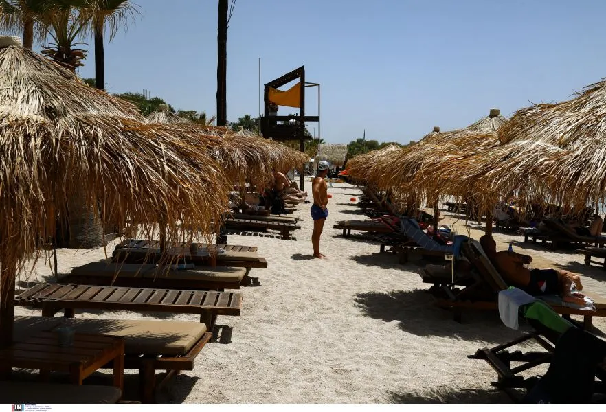 Παραλίες: Παραβάσεις από 8 στα 10 beach bar της Ανατολικής Αττικής